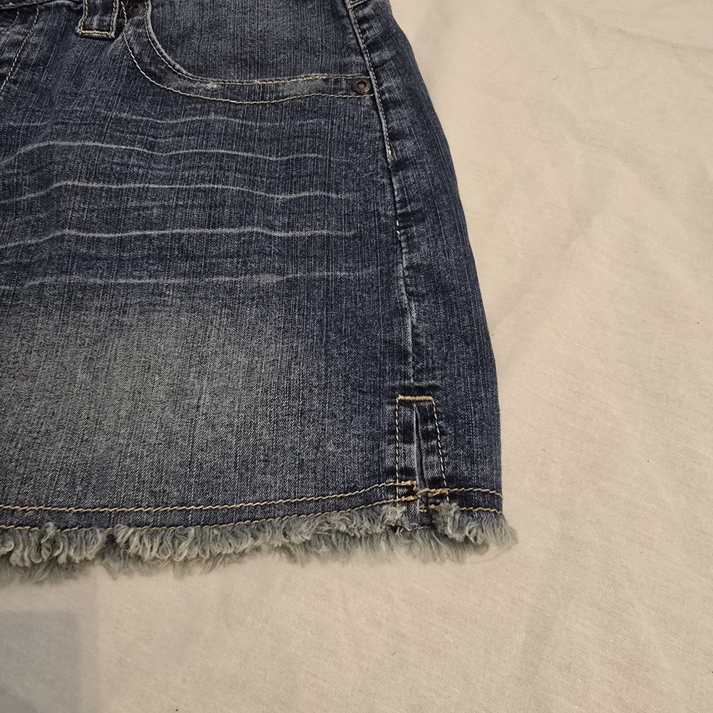 YMI Classic Denim Women's Jeans - Picture 13 of 15